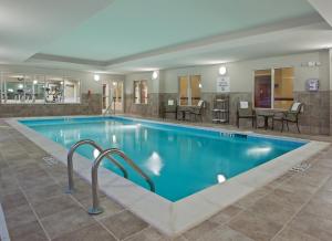 a pool with blue water in a hotel at Holiday Inn Express & Suites Dayton South Franklin by IHG in Franklin