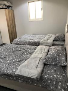 A bed or beds in a room at Estraht alnakeel استراحة النخيل