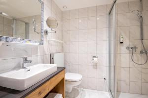 A bathroom at Gasthof Burkert