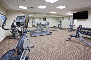 Fitness centrum a/nebo fitness zařízení v ubytování Holiday Inn Express & Suites Deming Mimbres Valley by IHG