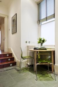 Gledhow Gardens by Onefinestay