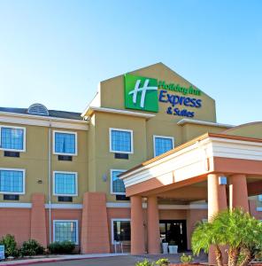 een weergave van de Hilton Inn Express en suites bij Holiday Inn Express & Suites - Jourdanton-Pleasanton, an IHG Hotel in Jourdanton