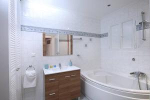 Fotografia z galérie ubytovania Palaio Faliro, A Bright and Spacious apartment v Aténach