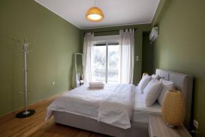 Fotografia z galérie ubytovania Palaio Faliro, A Bright and Spacious apartment v Aténach