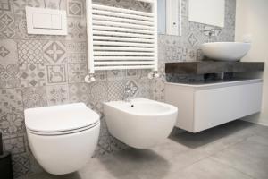 A bathroom at IseoLakeRental - La Villina - Zù Még 37 kép