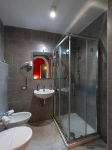 A bathroom at H Rooms boutique Hotel