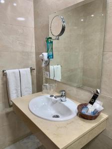 Kylpyhuone majoituspaikassa Hotel Europa Boutique Sevilla