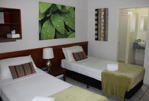Ein Bett oder Betten in einem Zimmer der Unterkunft Bohemia Resort Cairns