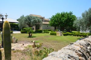 A garden outside Serravalle Relais & Country Villa with private pool - Esclusive use