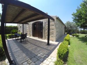 A garden outside Serravalle Relais & Country Villa with private pool - Esclusive use