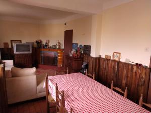 a living room with a table and a couch at Casa da Quinta in Covilhã