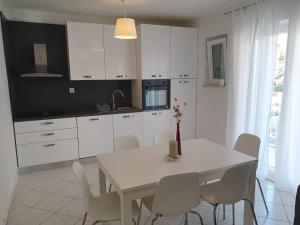 Küche/Küchenzeile in der Unterkunft Apartmani Peran