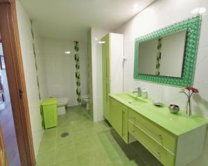 A bathroom at Neptuno Apartment: Sun, beach and relax in Huelin