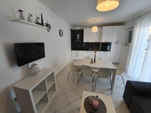 Küche/Küchenzeile in der Unterkunft Apartmani Peran