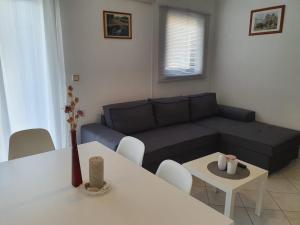 Ein Sitzbereich in der Unterkunft Apartmani Peran