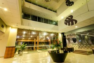 a lobby with a store with plants in it at Costa del Sol Wyndham Pucallpa in Pucallpa