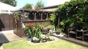 Сад в TEA in Liverpool - Private - Quiet - Ground Floor - En-suite - Walk-in-shower