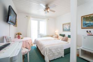 Voodi või voodid majutusasutuse B&B Pletna a Double Lake-View Room toas