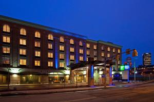 Gallery image of Holiday Inn Express Hotel & Suites Pittsburgh-South Side, an IHG Hotel in Pittsburgh