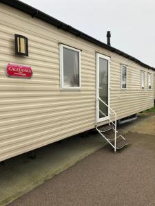 Gallery image of Caledonia Summertime in Jaywick Sands
