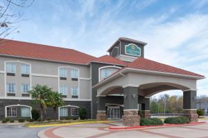 a hotel with a sign on top of a building at La Quinta by Wyndham Macon West in Macon
