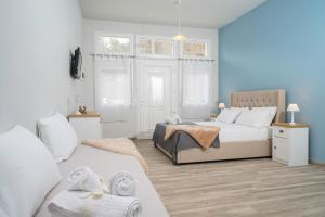 a bedroom with two beds and a couch at Villa Remetzo in Skala Potamias