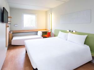 Säng eller sängar i ett rum på Ibis Budget Barcelona Sant Andreu De La Barca