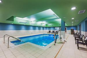 a swimming pool in a large room with a pool at Holiday Inn Express and Suites Chanute, an IHG Hotel in Chanute