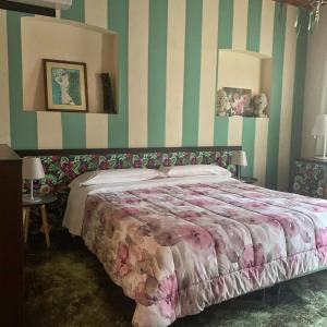 Posteľ alebo postele v izbe v ubytovaní Cortiletto d'Alba camere con ristorante