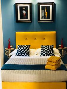 Postel nebo postele na pokoji v ubytování Frida Kahlo appartament