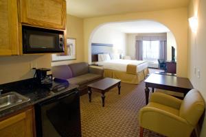 Gallery image of Holiday Inn Express Hotel and Suites Kingsville, an IHG Hotel in Kingsville