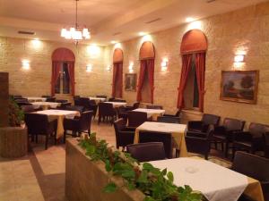 Restaurace v ubytování Alhambra Palace Hotel Suites - Ramallah