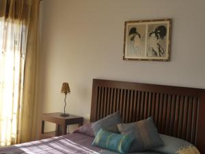 Łóżko lub łóżka w pokoju w obiekcie Apartamento primera linea Isla Canela