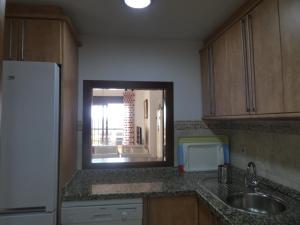 Kuchnia lub aneks kuchenny w obiekcie Apartamento primera linea Isla Canela
