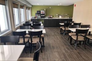 Un restaurant sau alt loc unde se poate mânca la Sleep Inn & Suites Quebec City East