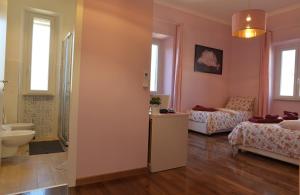 A bathroom at Sophie's Choice 2 a San Pietro
