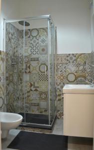 A bathroom at Sophie's Choice 2 a San Pietro