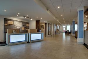 The lobby or reception area at Holiday Inn Express & Suites Mt Sterling North, an IHG Hotel