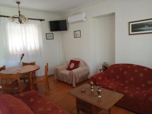 Posezení v ubytování Manousi 1- Ground floor