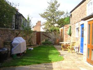 Morton House and The Stable Block Masham - Adjoining holiday cottages for singles, couples and large groups外面的花园
