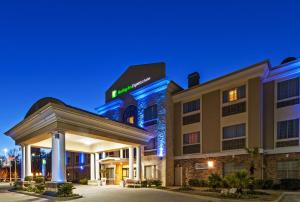 eine Darstellung eines Hotels in der Nacht in der Unterkunft Holiday Inn Express Hotel & Suites Henderson - Traffic Star, an IHG Hotel in Henderson