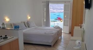 Posteľ alebo postele v izbe v ubytovaní Paros Paradise Apartments