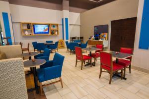 Posezení v ubytování Holiday Inn Express Hotel & Suites Pasco-TriCities by IHG