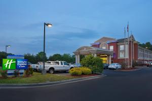 a truck parked in a parking lot in front of a building at Holiday Inn Express & Suites Murphy by IHG in Murphy