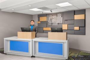 Gallery image of Holiday Inn Express Hotel & Suites Sacramento Airport Natomas by IHG in Sacramento +31 photos