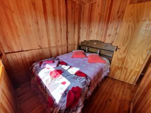 a bedroom with a bed in a wooden room at Paraíso Dos Cânions in Bom Jardim da Serra