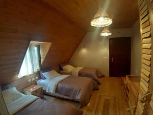 Postel nebo postele na pokoji v ubytování Hotel Restaurant Alpet Theth