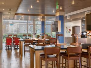 Restaurace v ubytování Holiday Inn Express & Suites Salem North - Keizer, an IHG Hotel