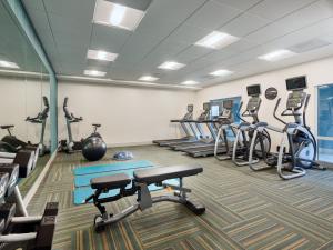 Fitness centrum a/nebo fitness zařízení v ubytování Holiday Inn Express & Suites Salem North - Keizer by IHG