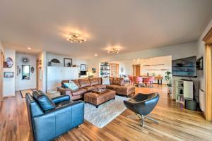 Gallery image of Mid-Century Cabin with Deck and Puget Sound Vistas! in Hansville